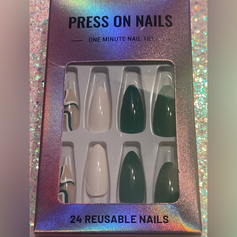 Press on nails